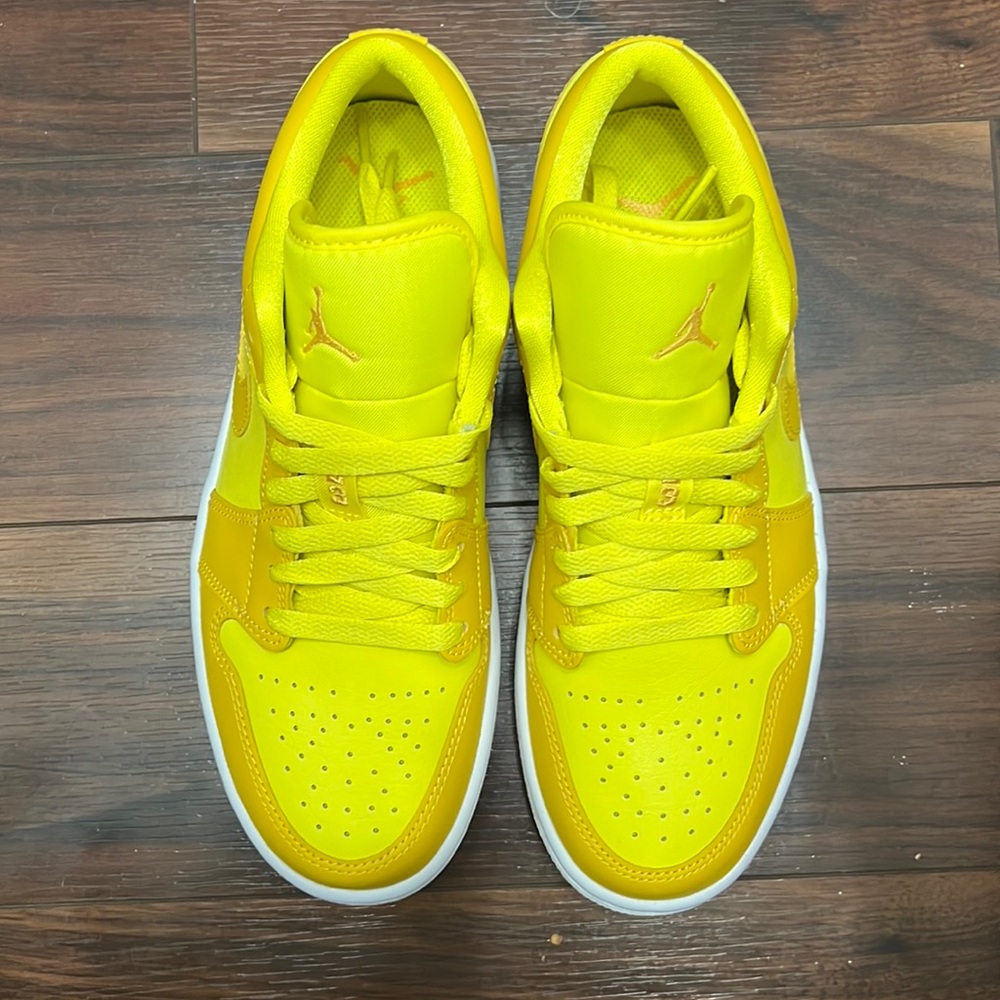 AIR JORDAN 1 LOW 'YELLOW STRIKE'
